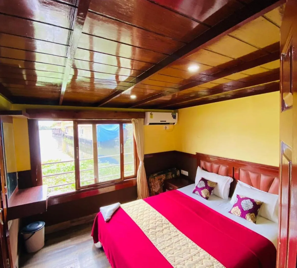 Hotel Double Decker Boathouse Alappuzha 3*,  Indie