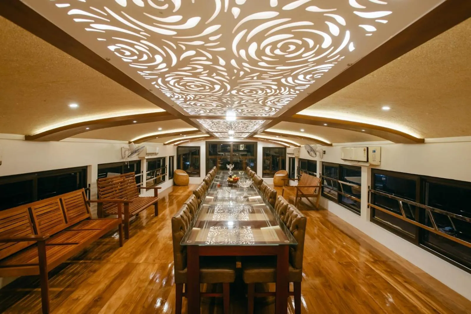 Hotel Double Decker Boathouse Alappuzha India